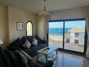 3 Bed Beachfront Penthouse with great views